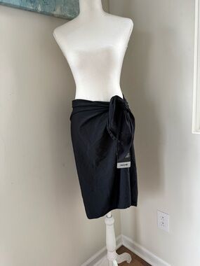 Chin Fun Classic Black Swim Sarong with Side Tie
